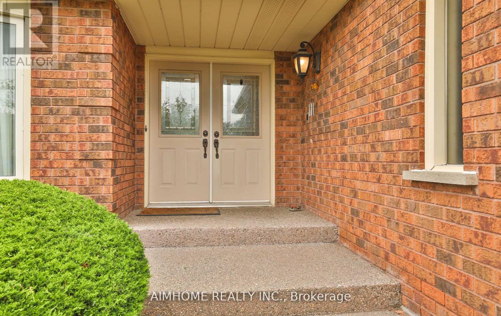 1339 Windrush Drive, Oakville, Ontario  L6M 1W4 - Photo 4 - W12561032