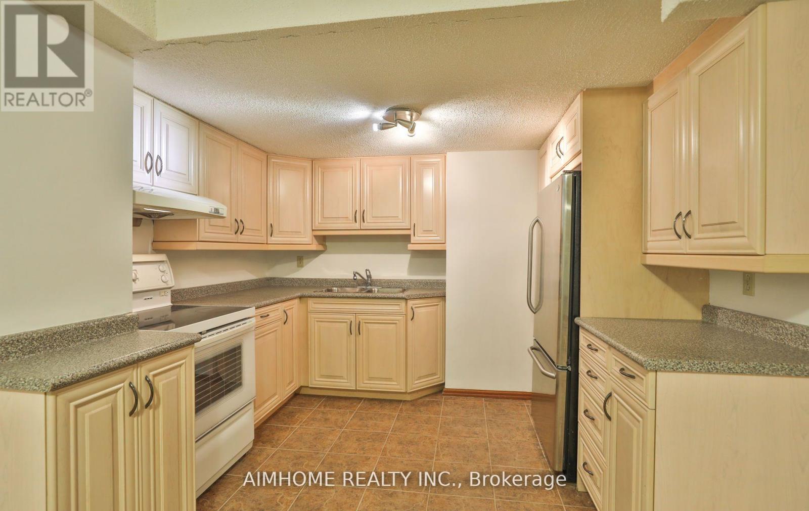 1339 Windrush Drive, Oakville, Ontario  L6M 1W4 - Photo 42 - W12561032