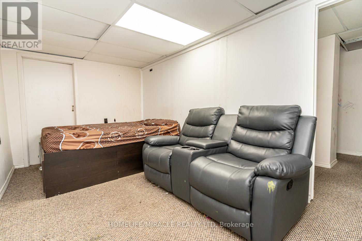 5 Holmcrest Court, Brampton, Ontario  L6S 1R6 - Photo 19 - W12513758