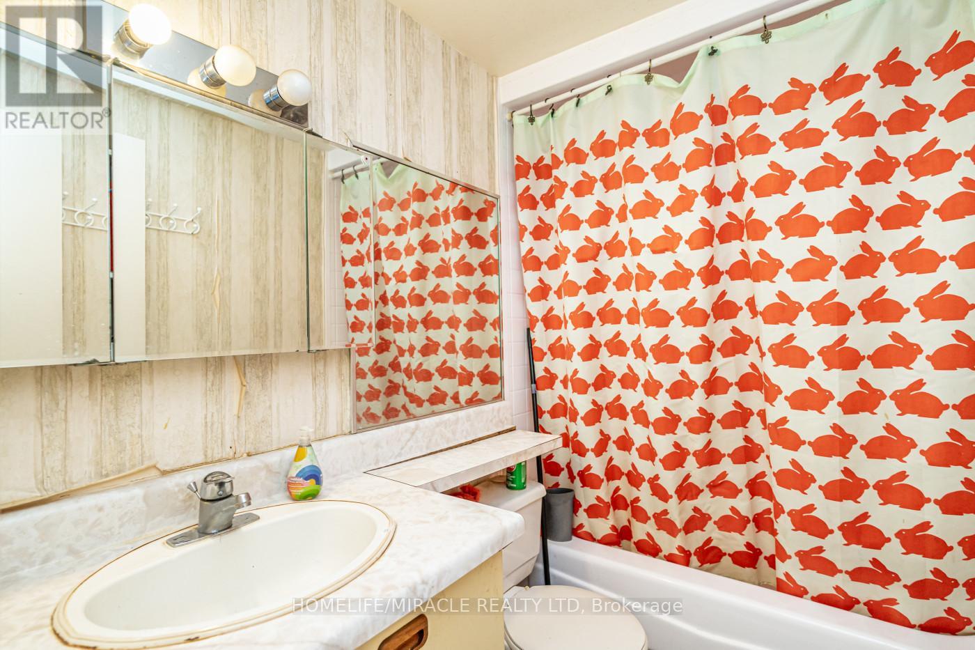 5 Holmcrest Court, Brampton, Ontario  L6S 1R6 - Photo 17 - W12513758