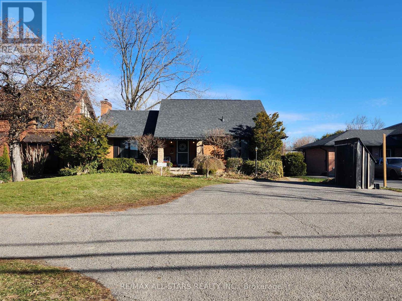 LOWER - 232 ANGELINE STREET N, Kawartha Lakes, Ontario