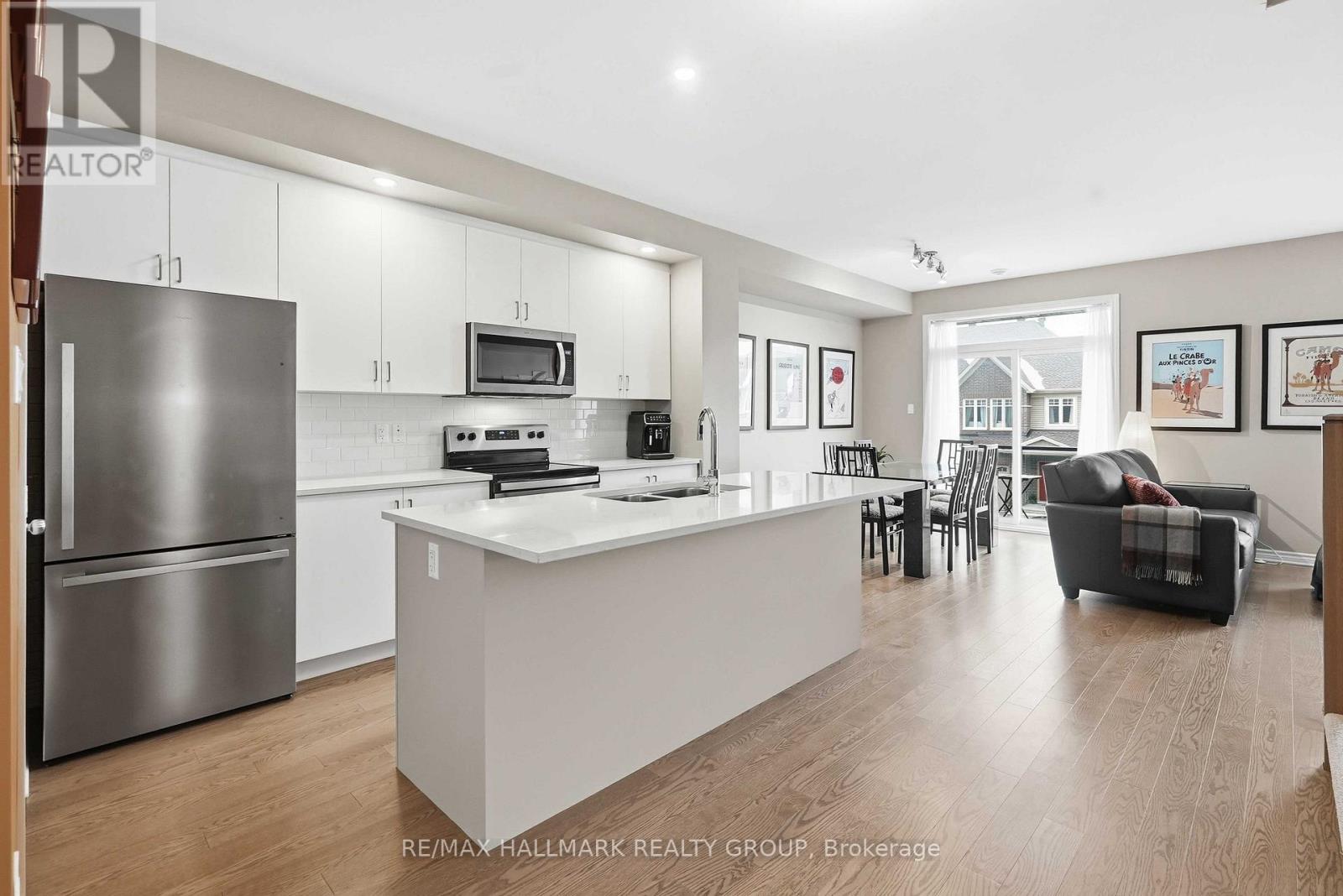 210 Hawkmere Way, Ottawa, Ontario K1T 0R5 - Photo 10 - X12561048