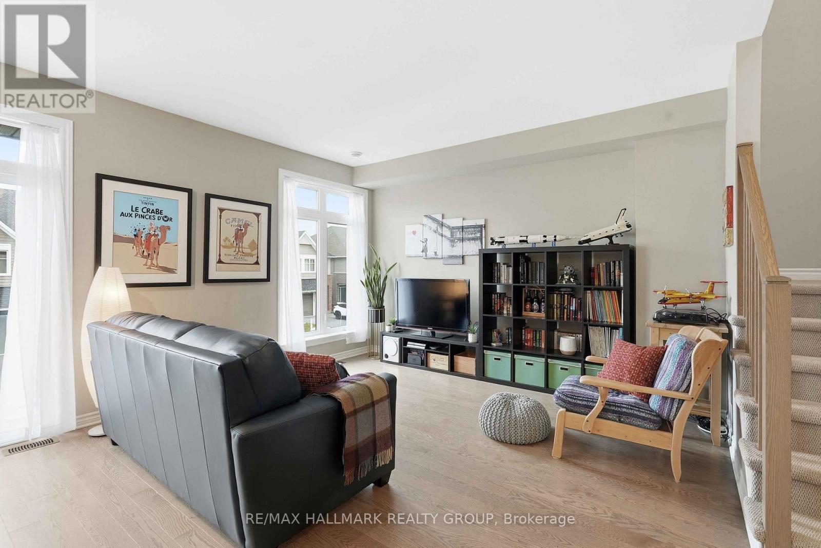 210 Hawkmere Way, Ottawa, Ontario K1T 0R5 - Photo 12 - X12561048