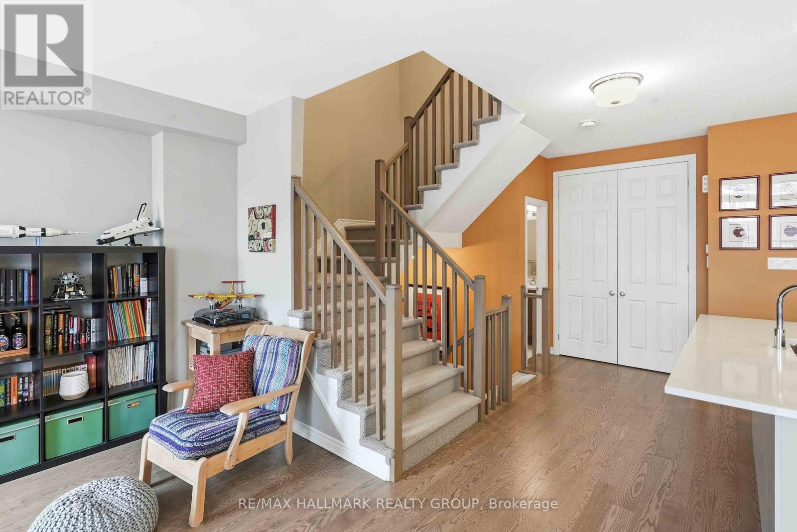 210 Hawkmere Way, Ottawa, Ontario K1T 0R5 - Photo 14 - X12561048