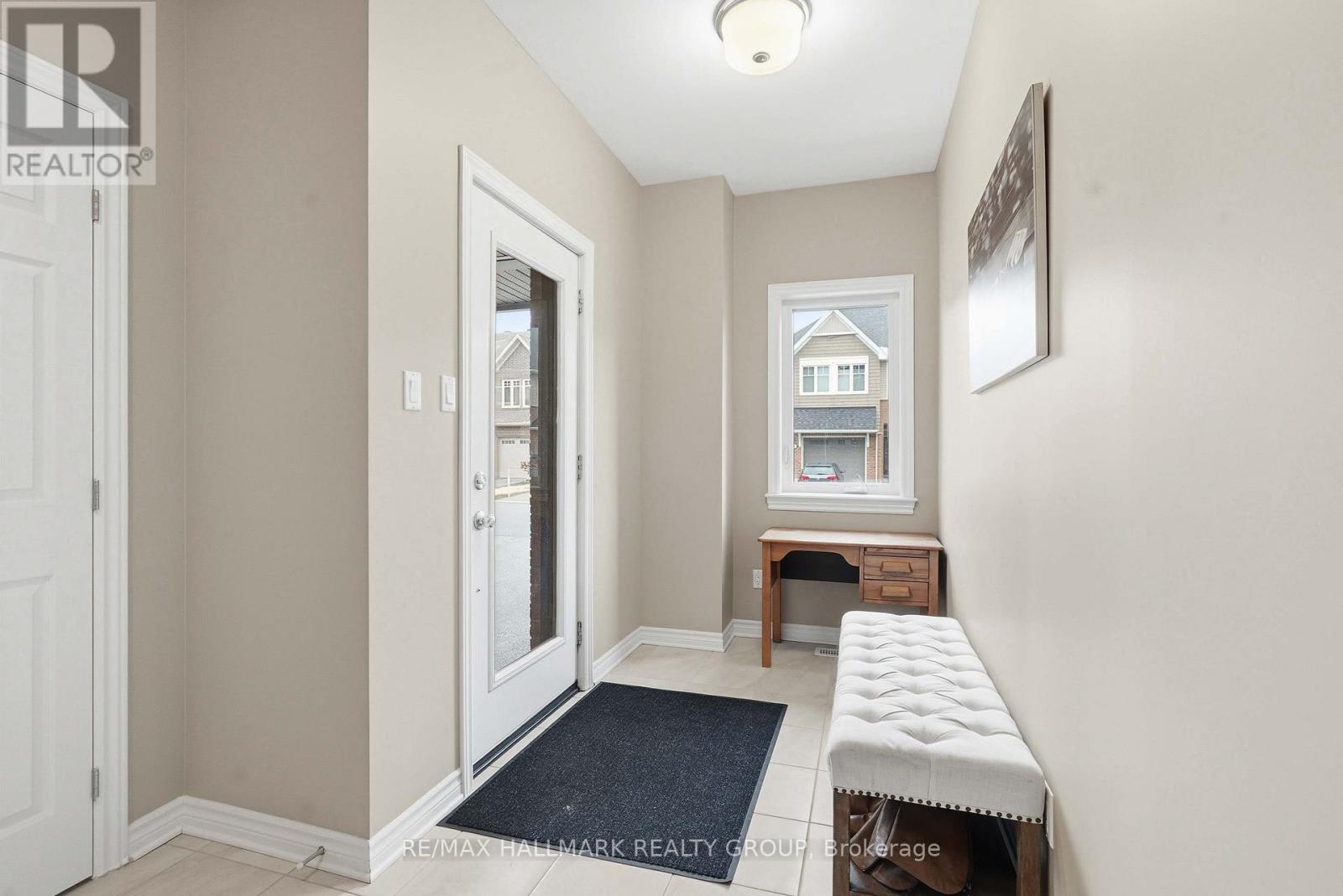 210 Hawkmere Way, Ottawa, Ontario K1T 0R5 - Photo 27 - X12561048