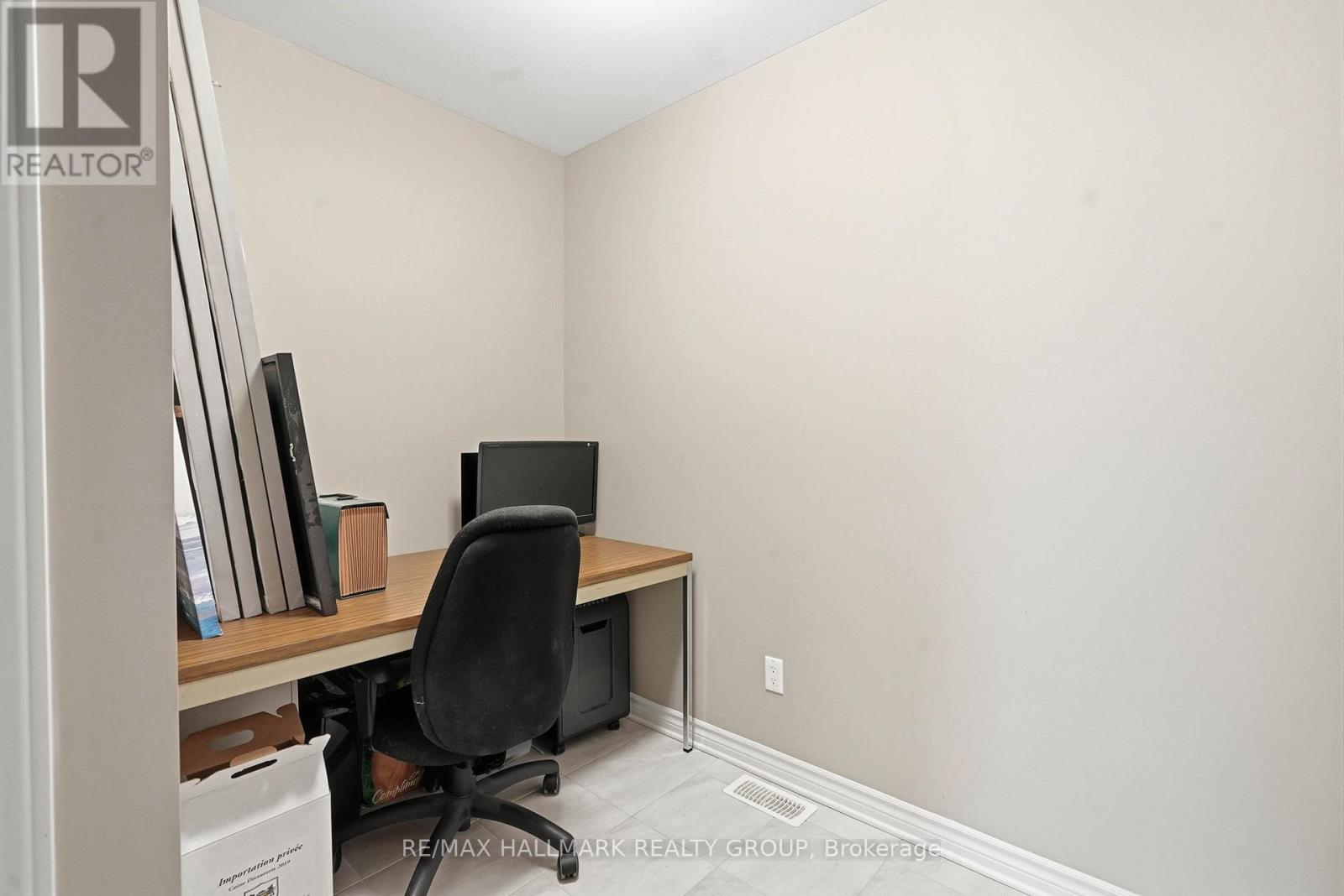 210 Hawkmere Way, Ottawa, Ontario K1T 0R5 - Photo 29 - X12561048