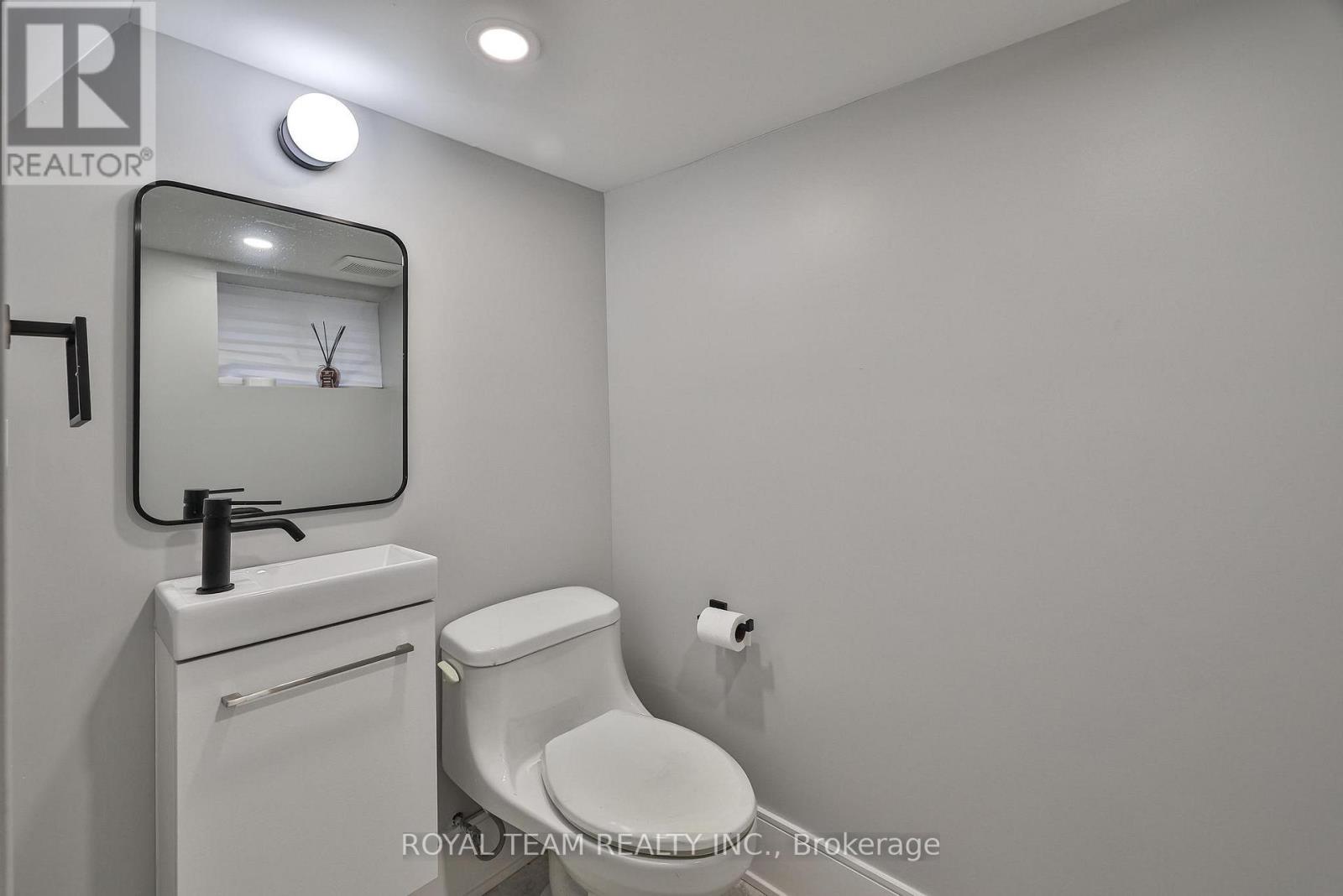 150 St Johns Road, Toronto, Ontario  M6P 1T9 - Photo 37 - W12428881