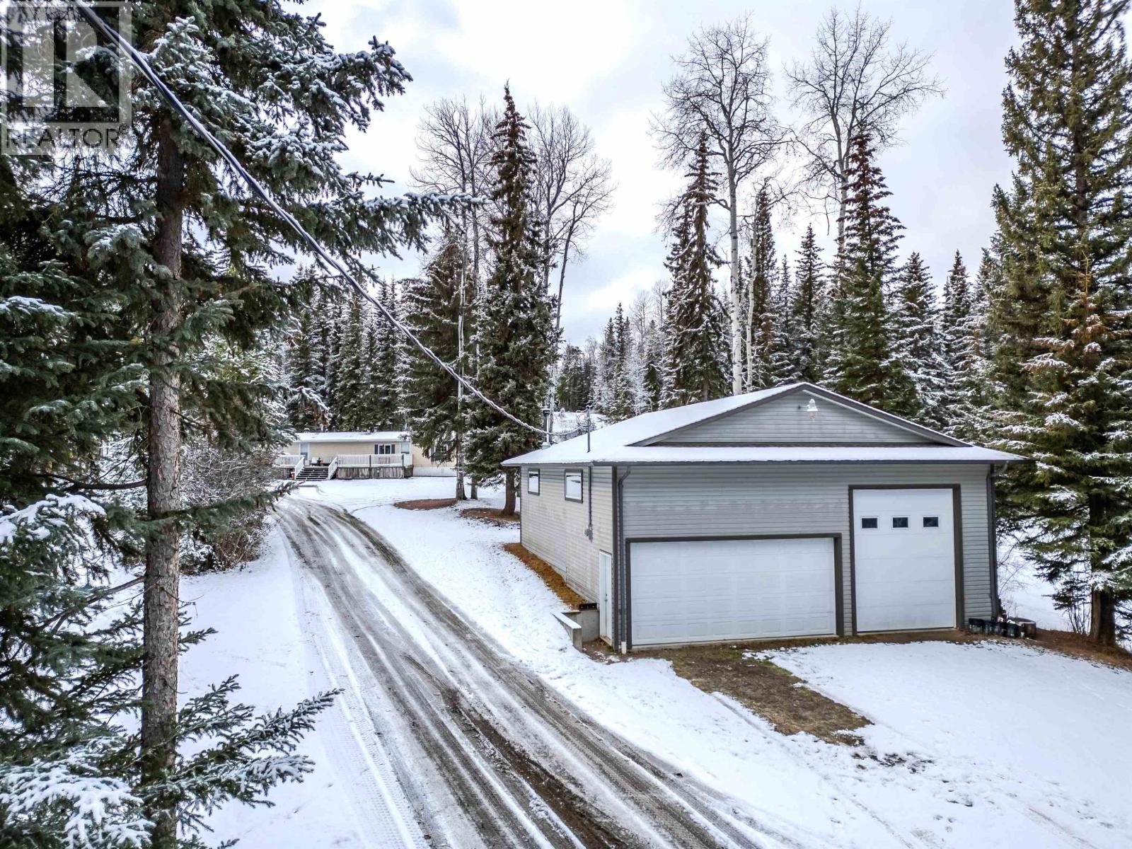 6324 WOLFE ROAD, 100 Mile House, British Columbia