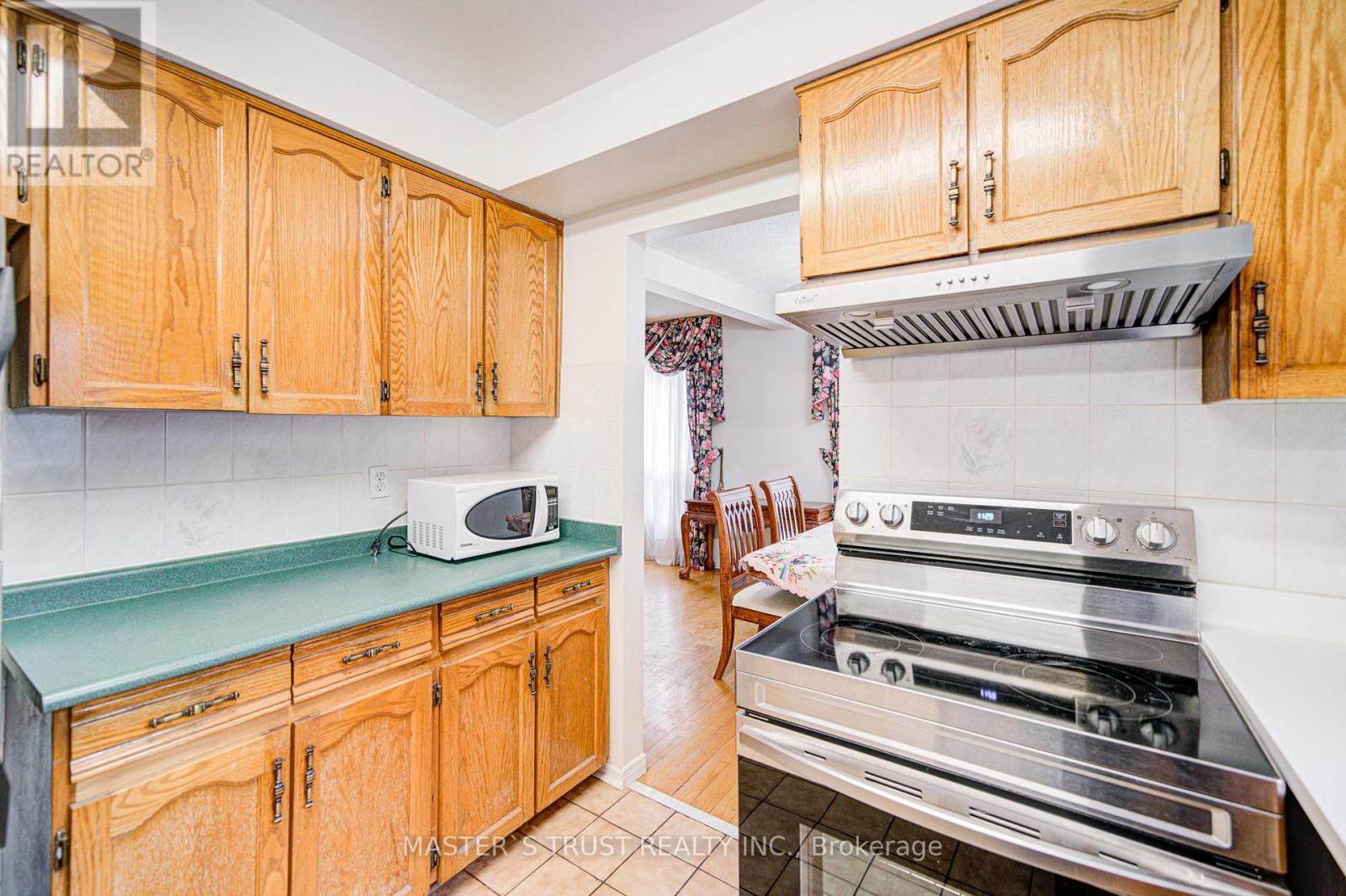 34 Denby Court, Markham, Ontario  L3R 4P6 - Photo 15 - N12561060