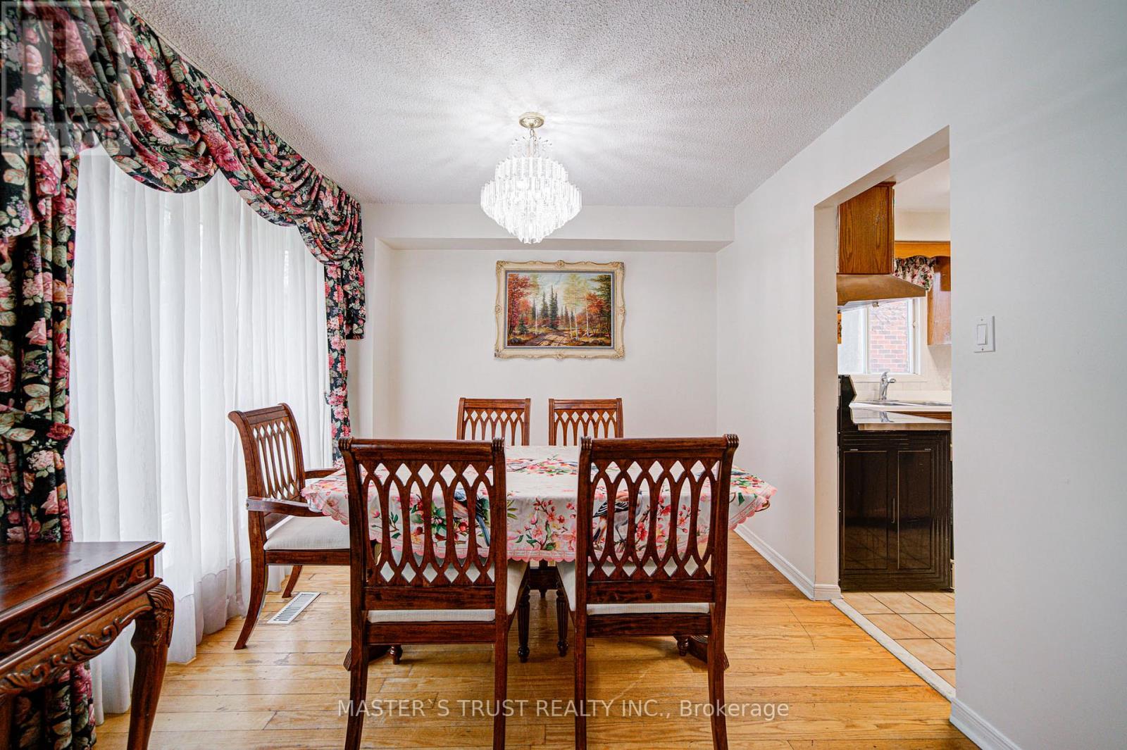 34 Denby Court, Markham, Ontario  L3R 4P6 - Photo 18 - N12561060