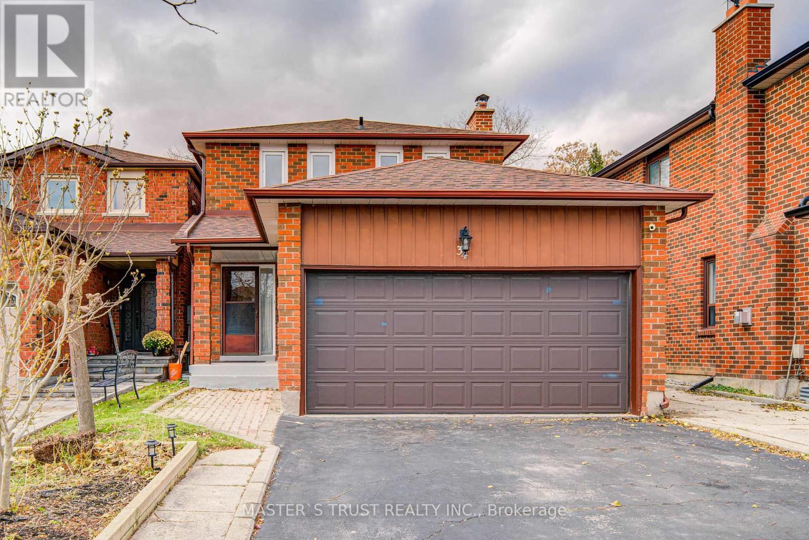 34 Denby Court, Markham, Ontario  L3R 4P6 - Photo 2 - N12561060