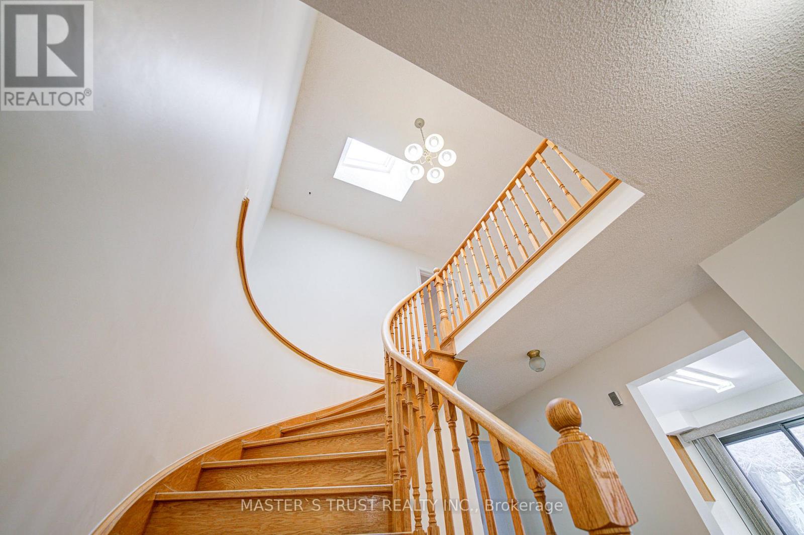 34 Denby Court, Markham, Ontario  L3R 4P6 - Photo 27 - N12561060