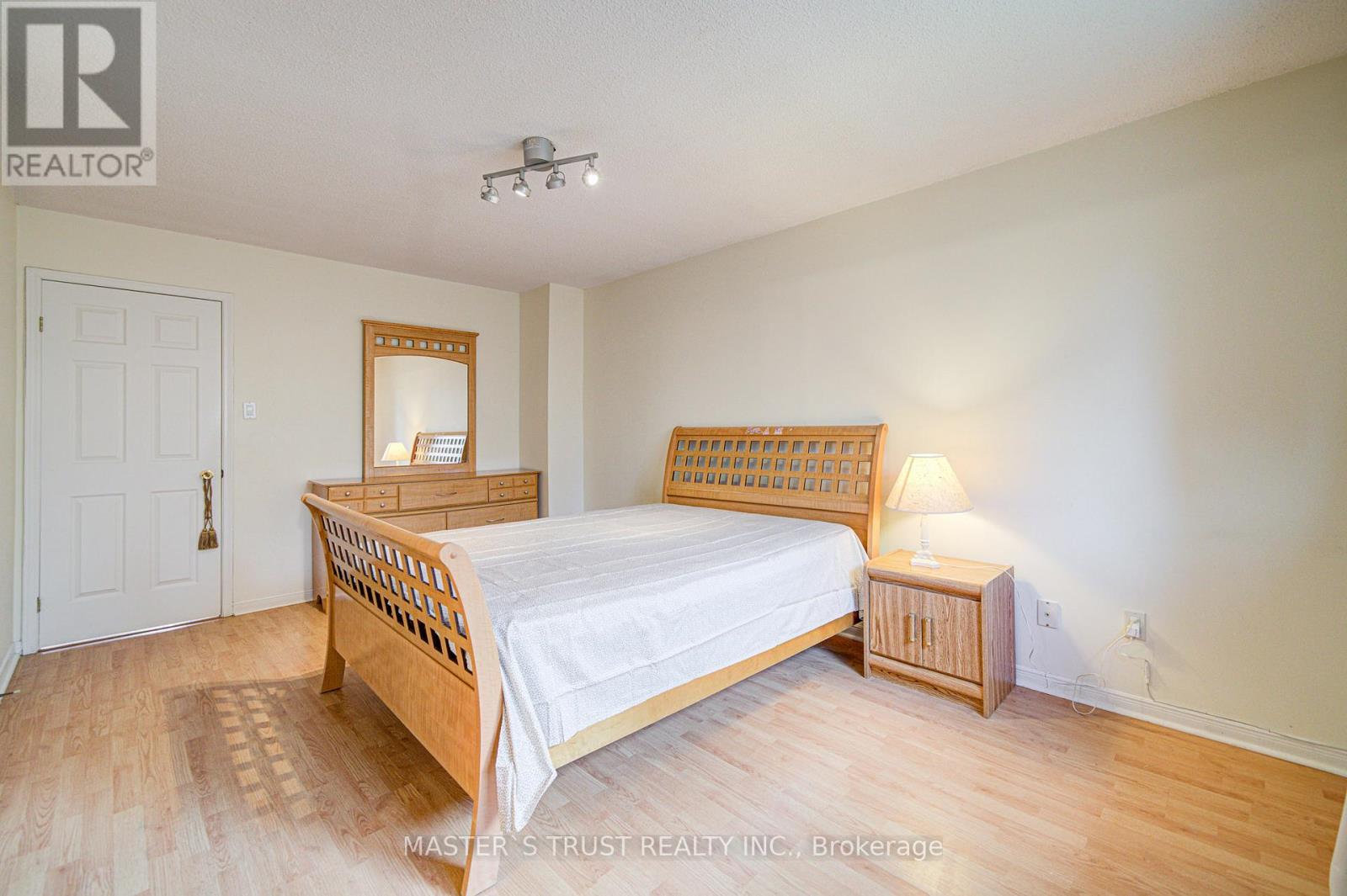 34 Denby Court, Markham, Ontario  L3R 4P6 - Photo 30 - N12561060