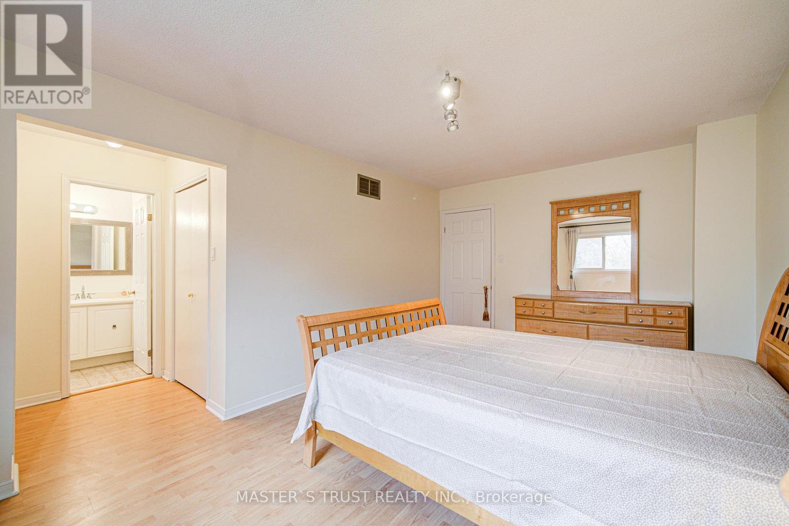 34 Denby Court, Markham, Ontario  L3R 4P6 - Photo 32 - N12561060