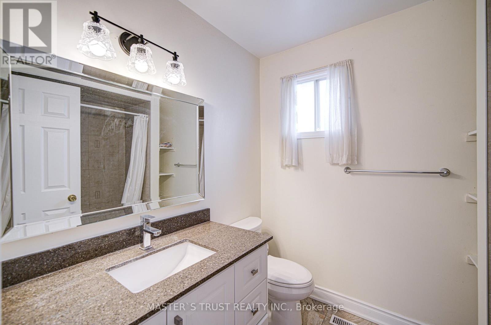 34 Denby Court, Markham, Ontario  L3R 4P6 - Photo 38 - N12561060