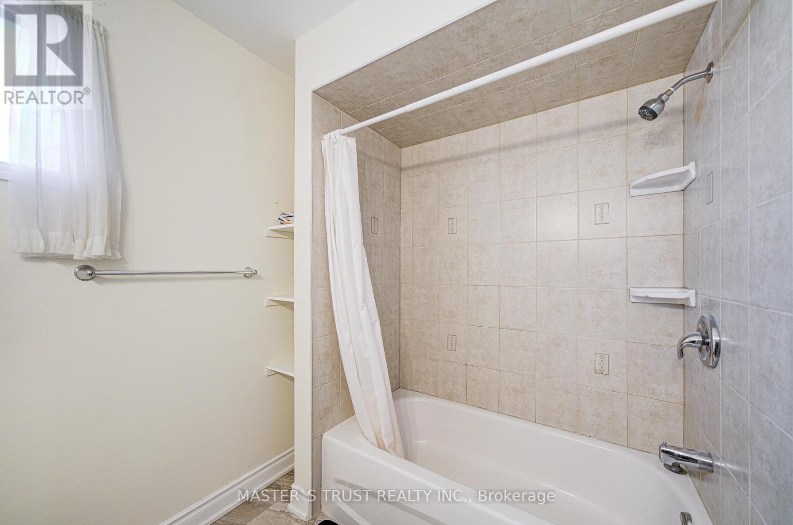 34 Denby Court, Markham, Ontario  L3R 4P6 - Photo 39 - N12561060