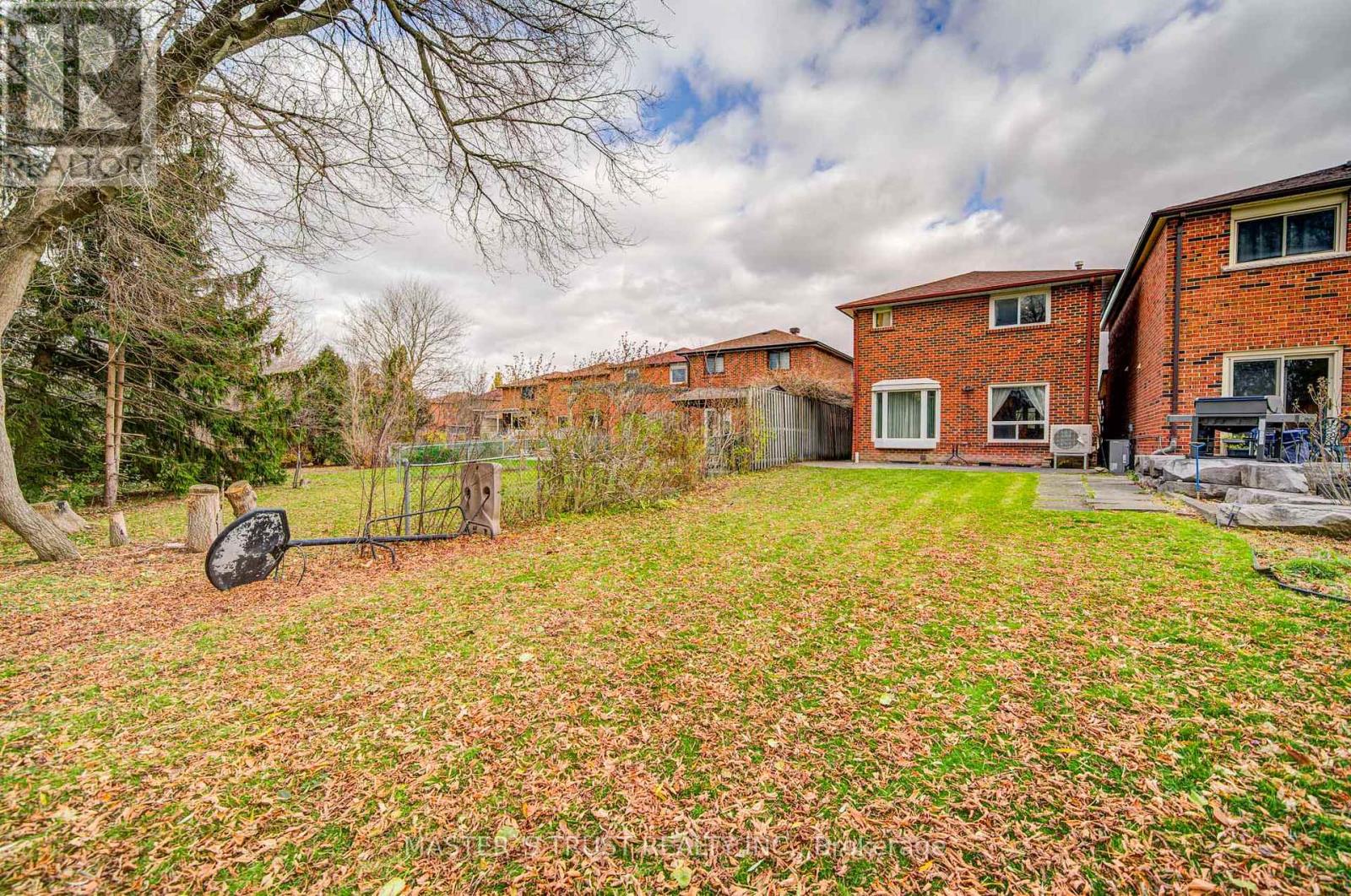 34 Denby Court, Markham, Ontario  L3R 4P6 - Photo 49 - N12561060