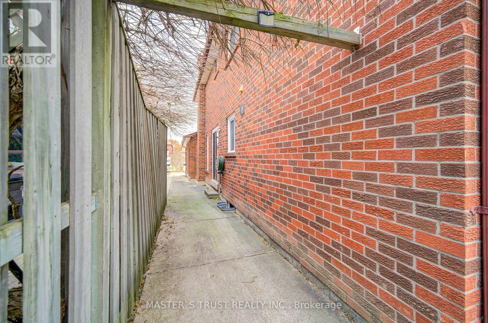 34 Denby Court, Markham, Ontario  L3R 4P6 - Photo 50 - N12561060