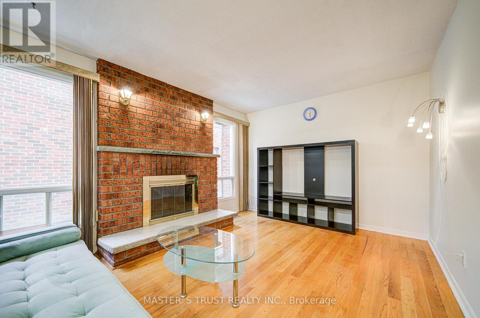 34 Denby Court, Markham, Ontario  L3R 4P6 - Photo 7 - N12561060