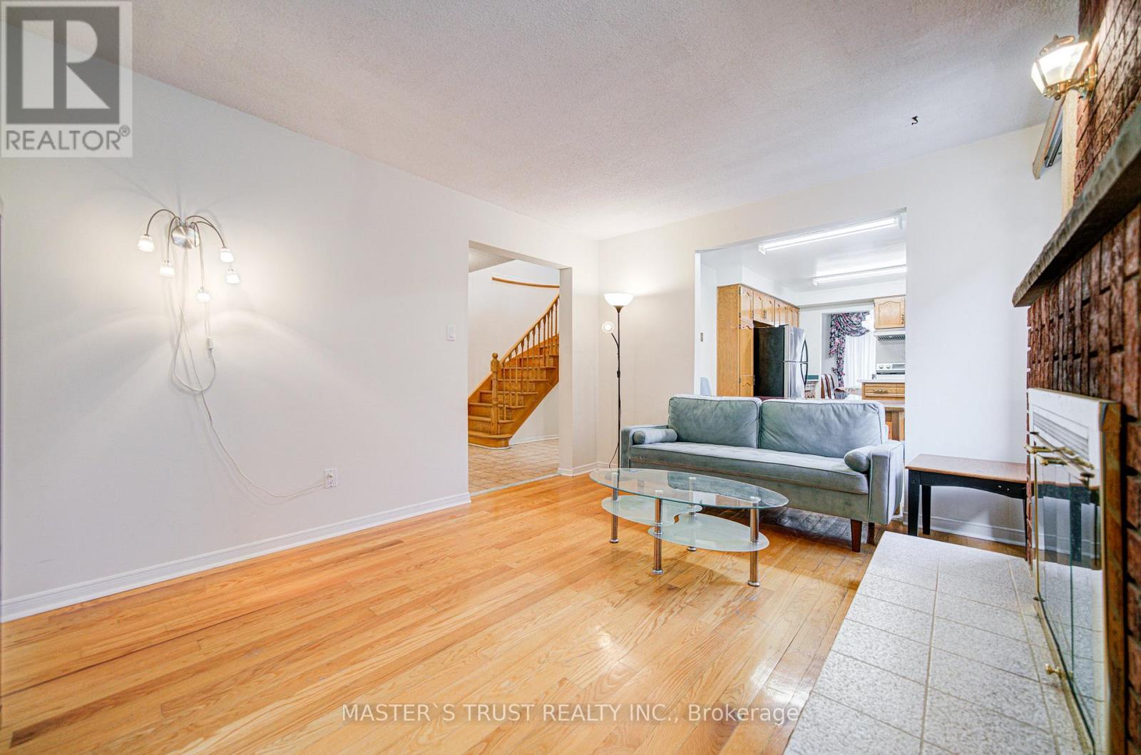 34 Denby Court, Markham, Ontario  L3R 4P6 - Photo 8 - N12561060