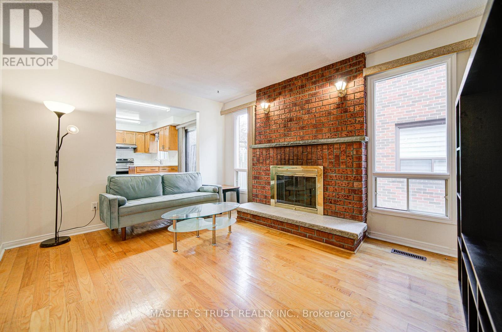 34 Denby Court, Markham, Ontario  L3R 4P6 - Photo 9 - N12561060