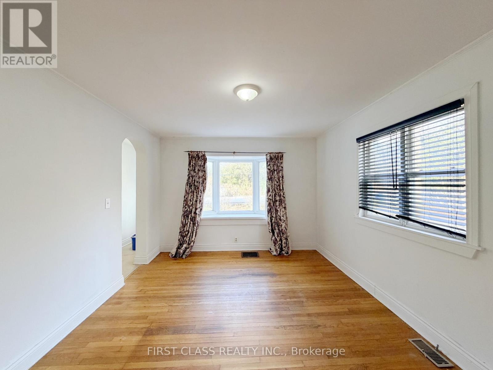 2081 Metro Road N, Georgina, Ontario  L0E 1L0 - Photo 5 - N12561074