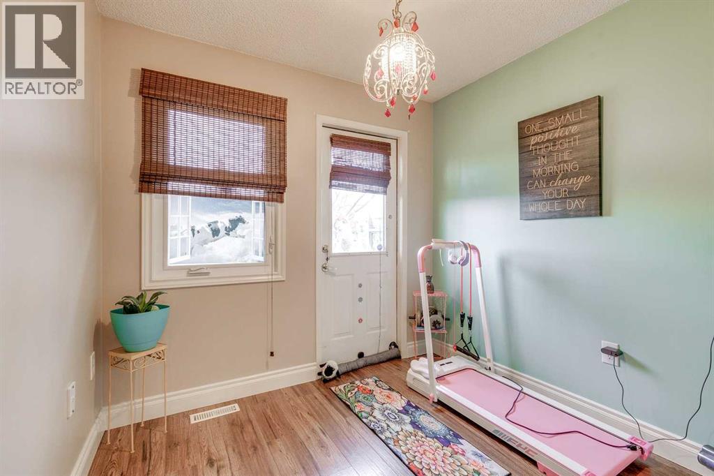 2848 Dovely Park Se, Calgary, Alberta  T2B 3G9 - Photo 17 - A2271427