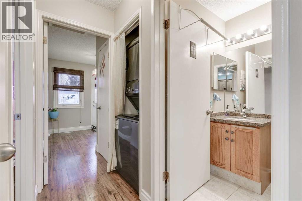 2848 Dovely Park Se, Calgary, Alberta  T2B 3G9 - Photo 14 - A2271427