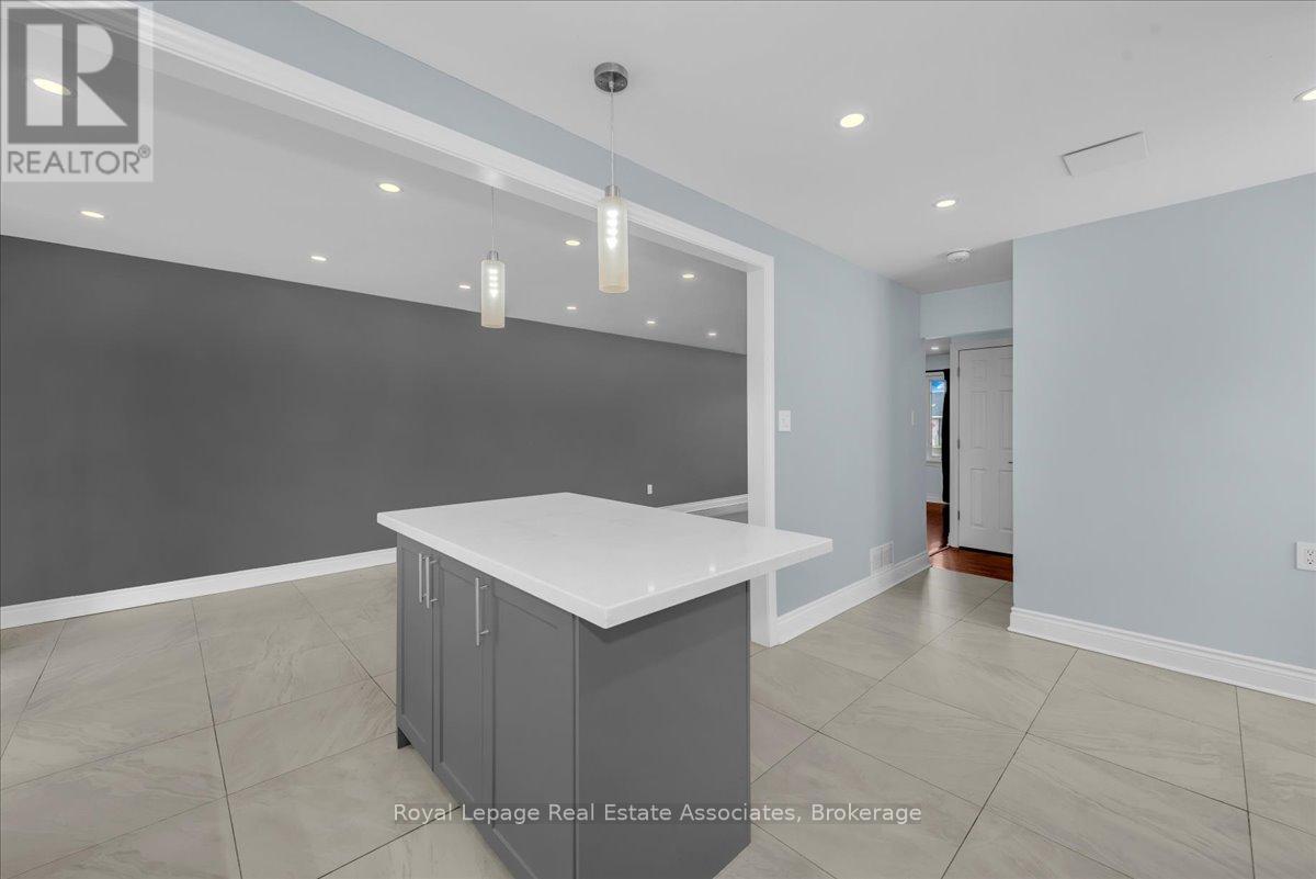 91 Bruce Beer Drive, Brampton, Ontario  L6V 2Z7 - Photo 16 - W12561062