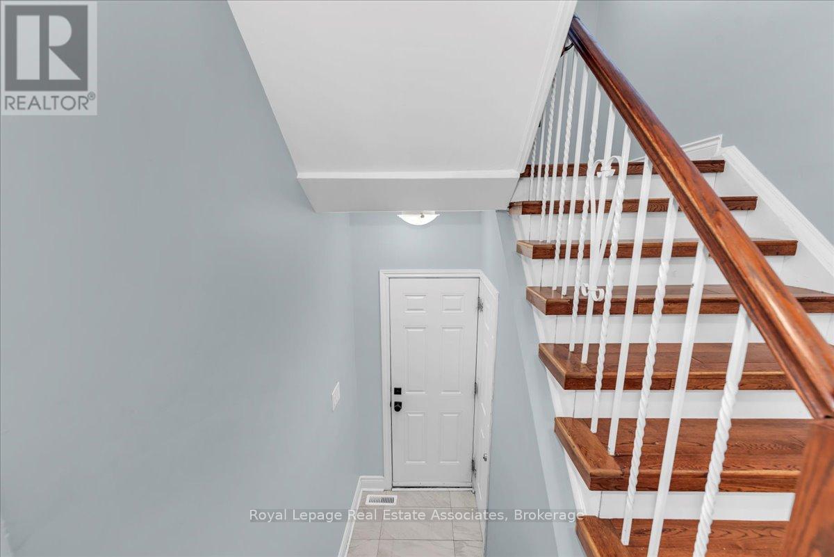 91 Bruce Beer Drive, Brampton, Ontario  L6V 2Z7 - Photo 7 - W12561062