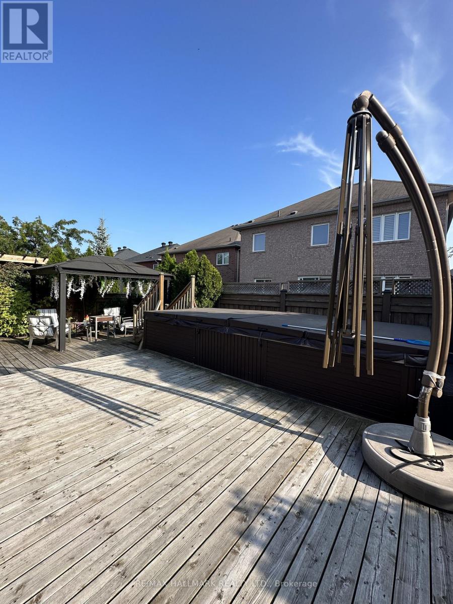 220 Tonner Crescent, Aurora, Ontario  L4G 7T7 - Photo 16 - N12556754