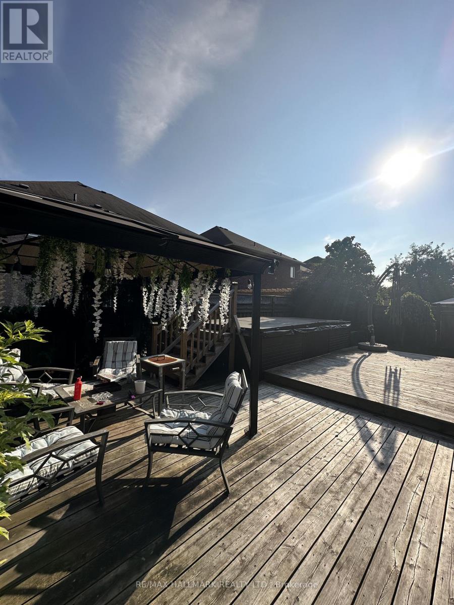 220 Tonner Crescent, Aurora, Ontario  L4G 7T7 - Photo 15 - N12556754