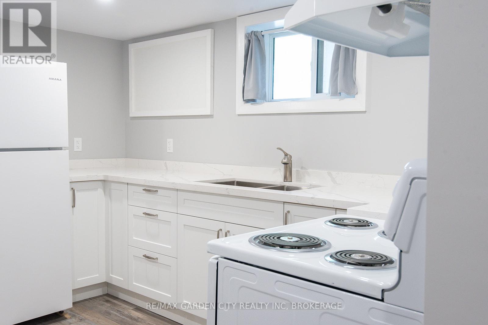 Lower - 191 Russell Avenue, St. Catharines, Ontario  L2R 1W9 - Photo 7 - X12561088