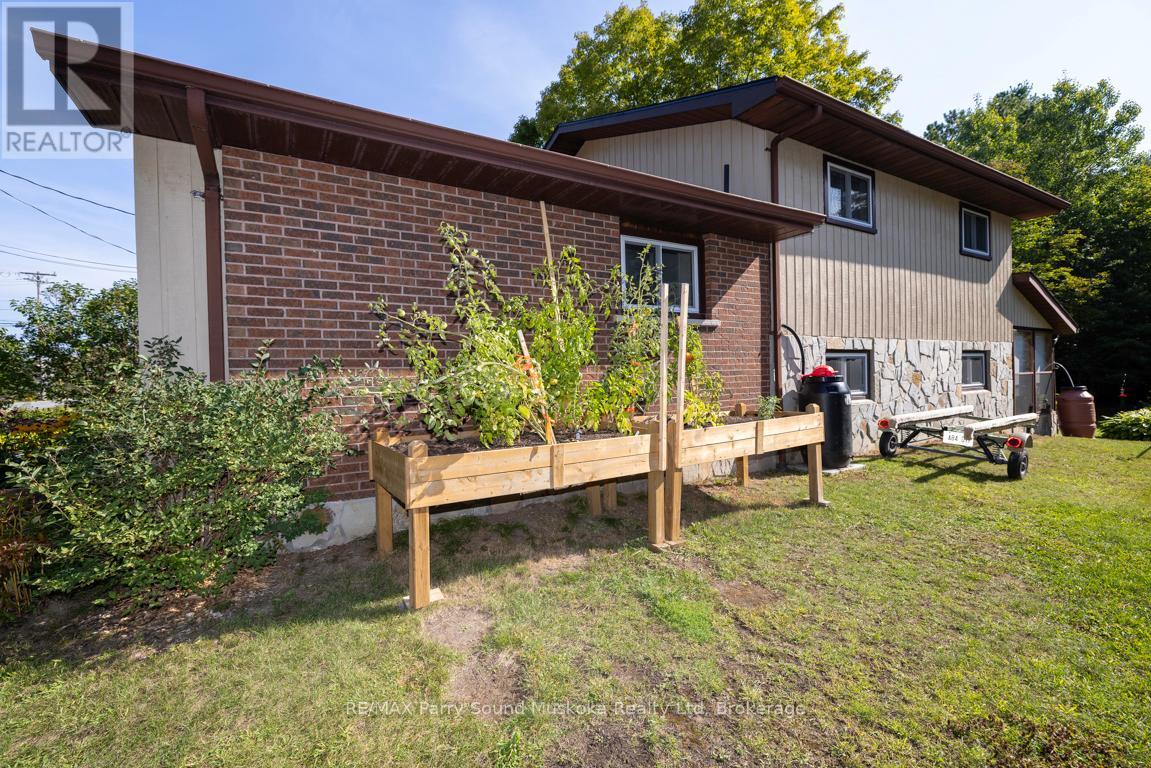 28 Forest Street, Parry Sound, Ontario  P2A 2P9 - Photo 34 - X12400555