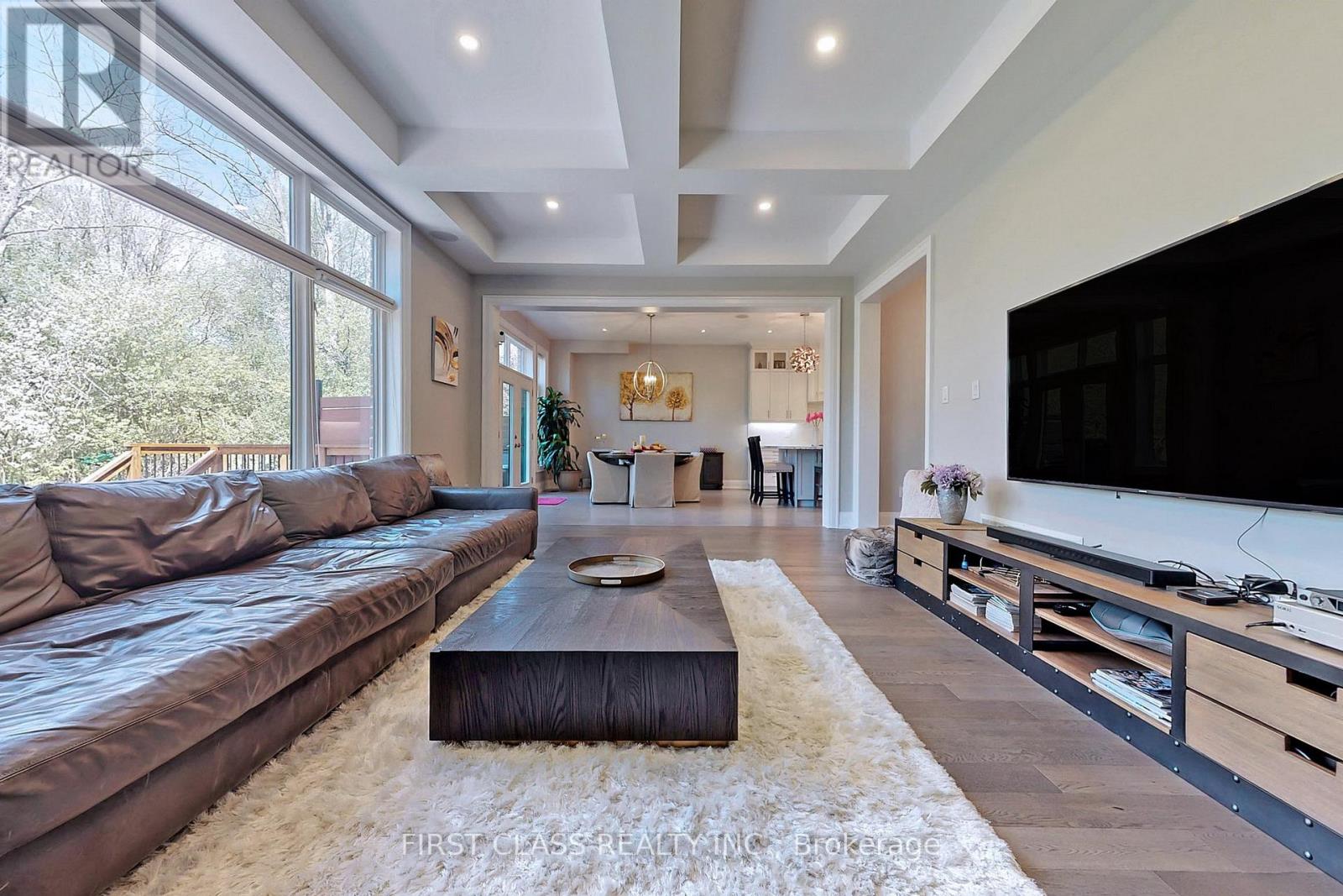 8 Heathmont Court, Richmond Hill, Ontario  L4E 1C2 - Photo 14 - N12561084