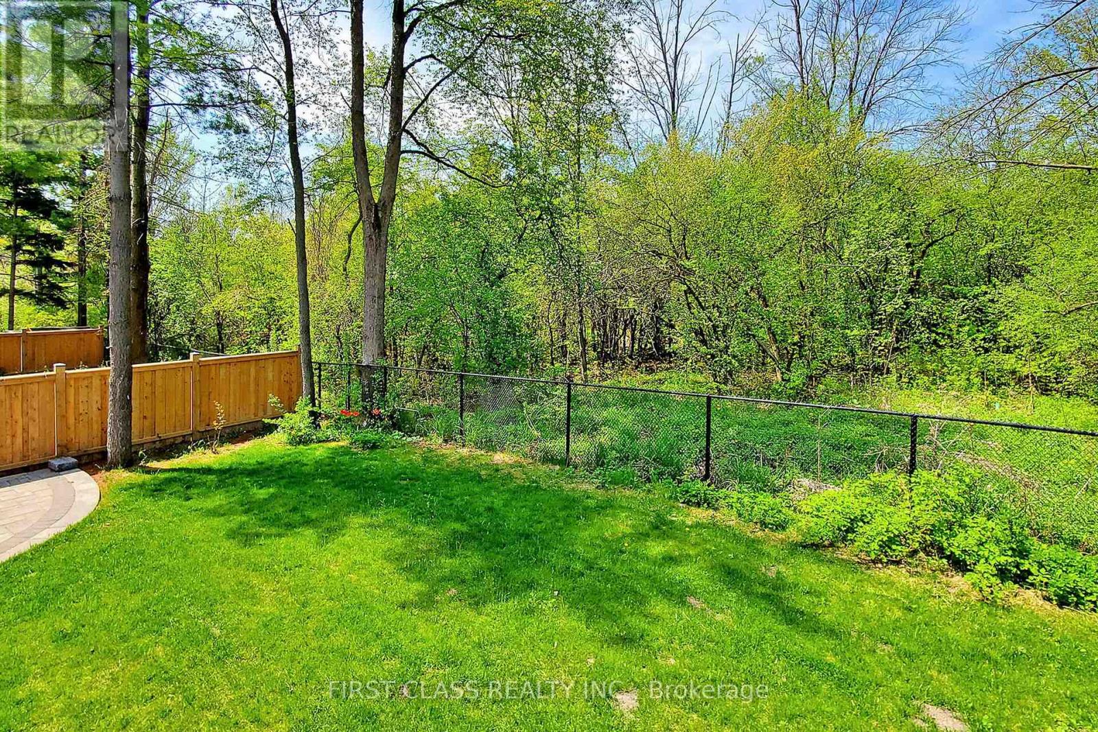 8 Heathmont Court, Richmond Hill, Ontario  L4E 1C2 - Photo 31 - N12561084