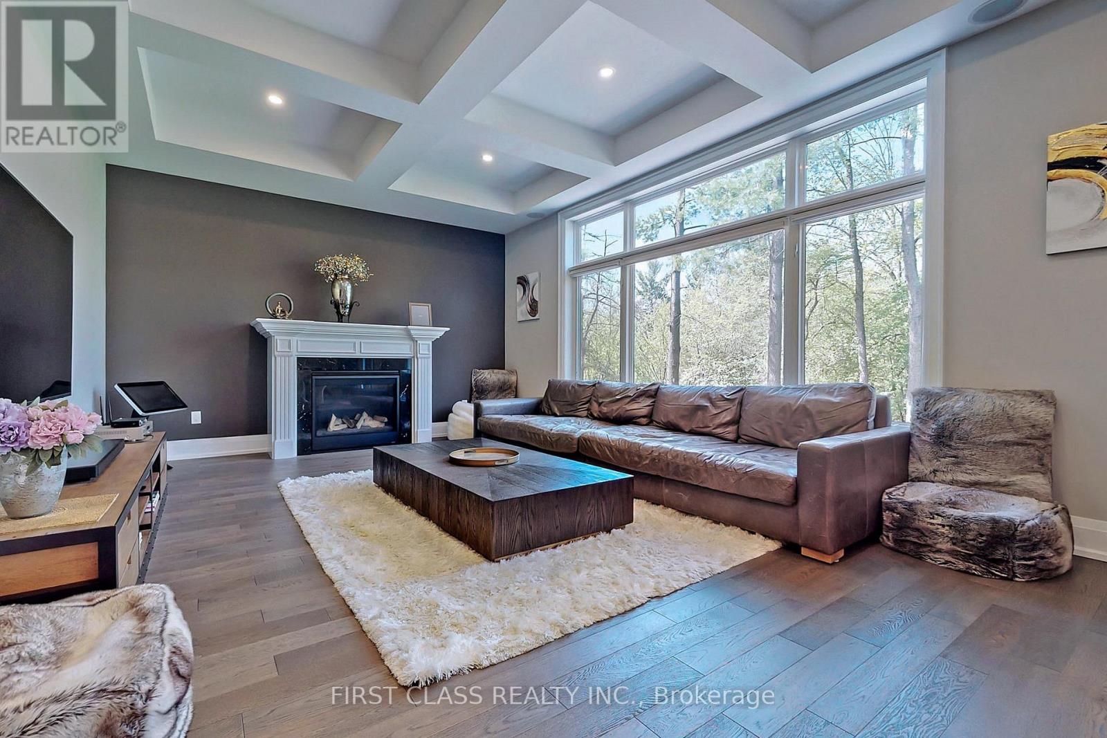 8 Heathmont Court, Richmond Hill, Ontario  L4E 1C2 - Photo 5 - N12561084