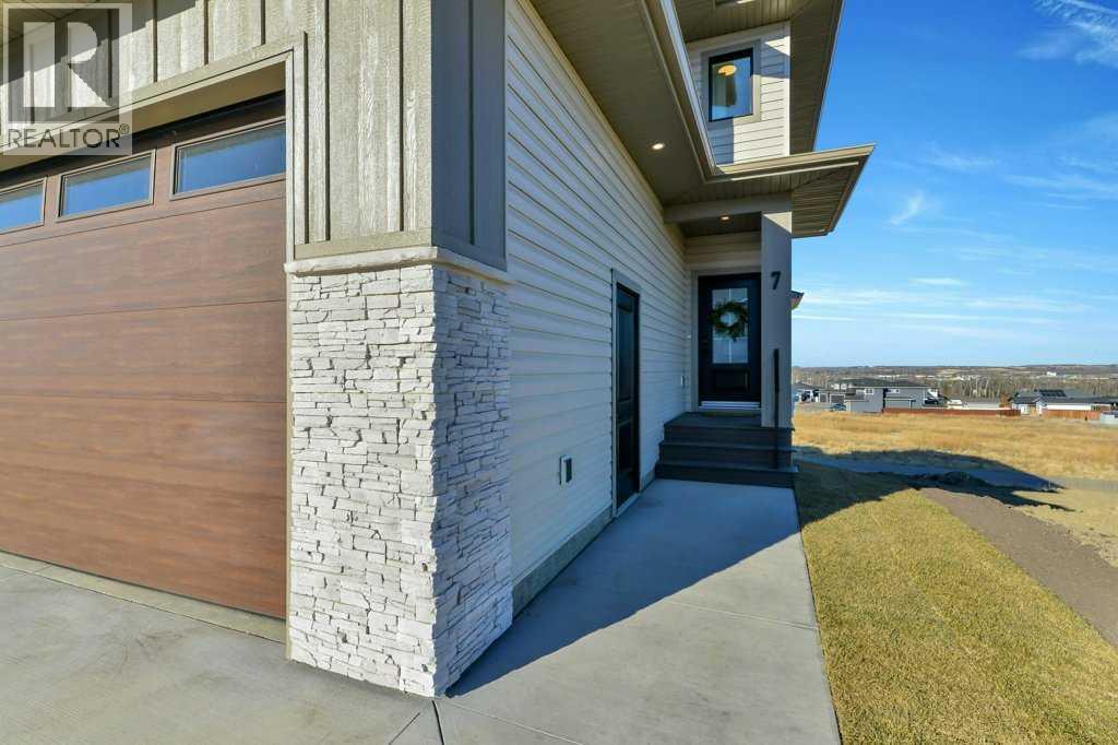 7 Vincent Gate, Sylvan Lake, Alberta  T4S 0V7 - Photo 2 - A2216709