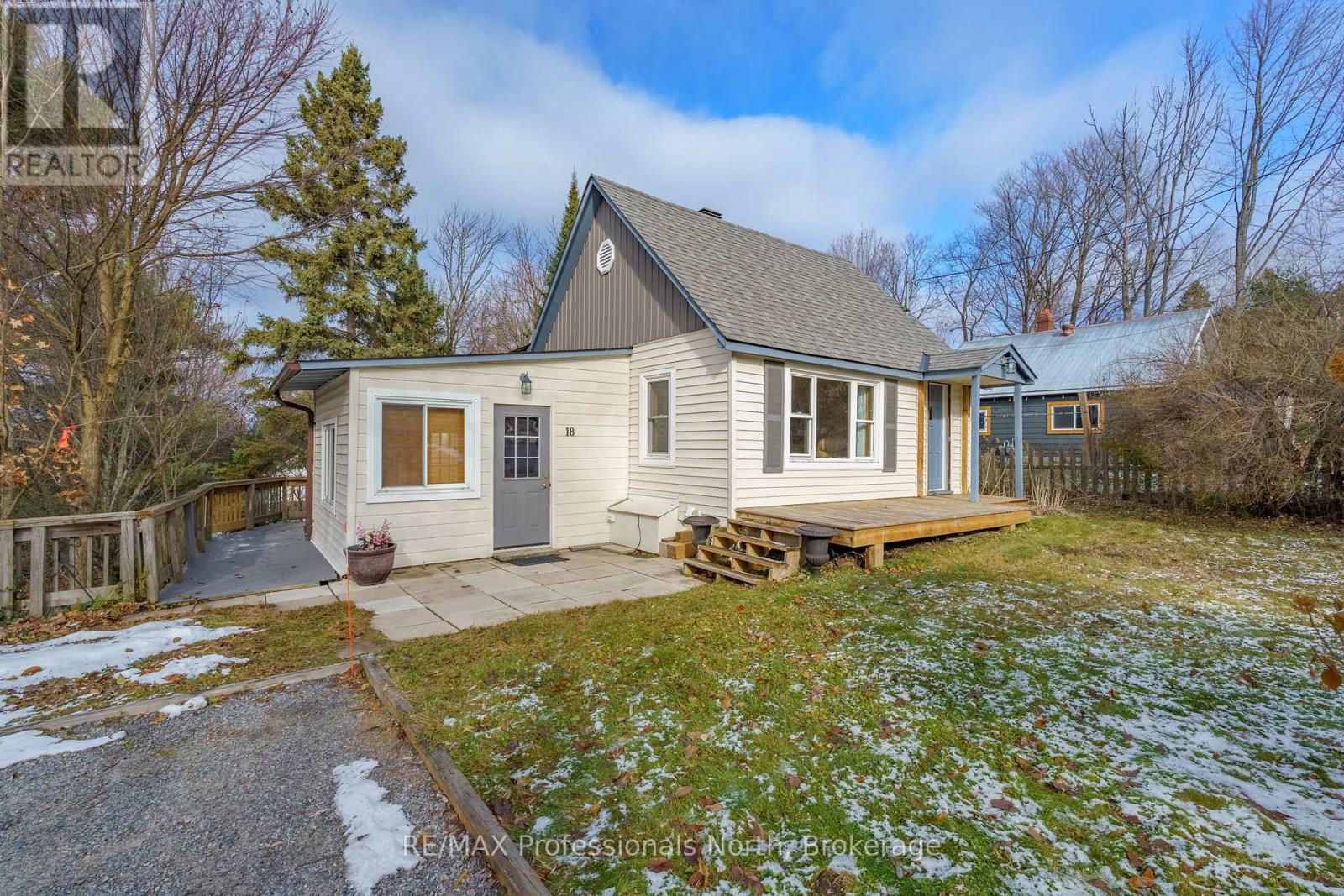 18 GEORGE STREET, Huntsville, Ontario