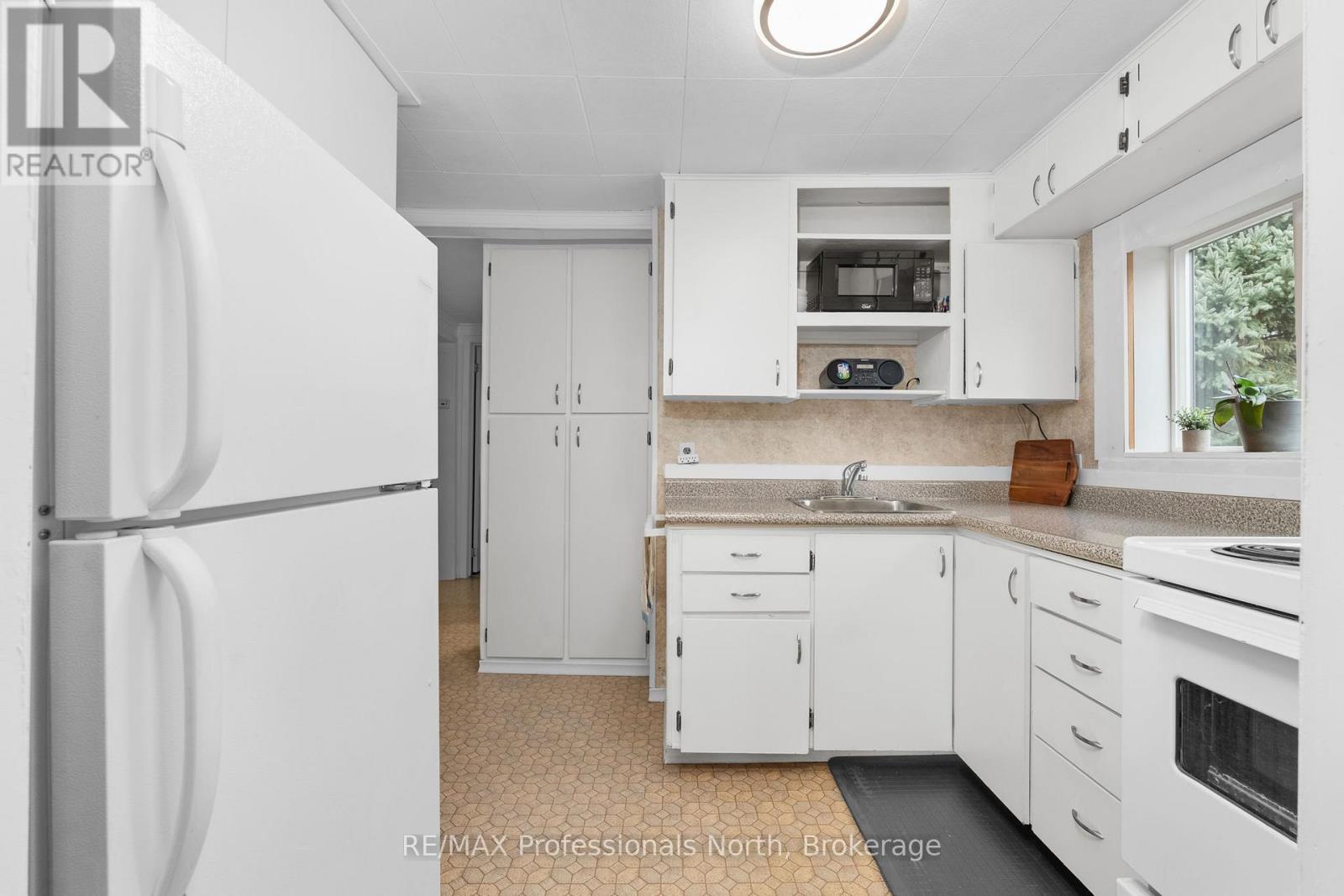 18 George Street, Huntsville, Ontario P1H 1T9 - Photo 12 - X12561118