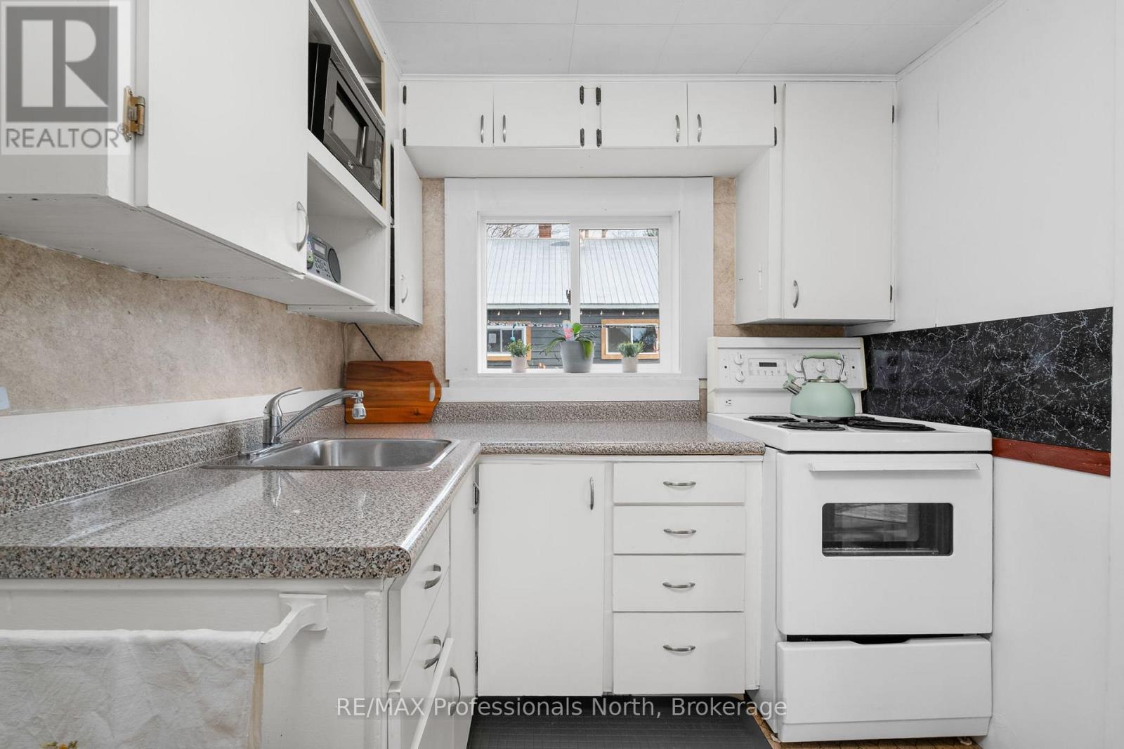 18 George Street, Huntsville, Ontario P1H 1T9 - Photo 13 - X12561118