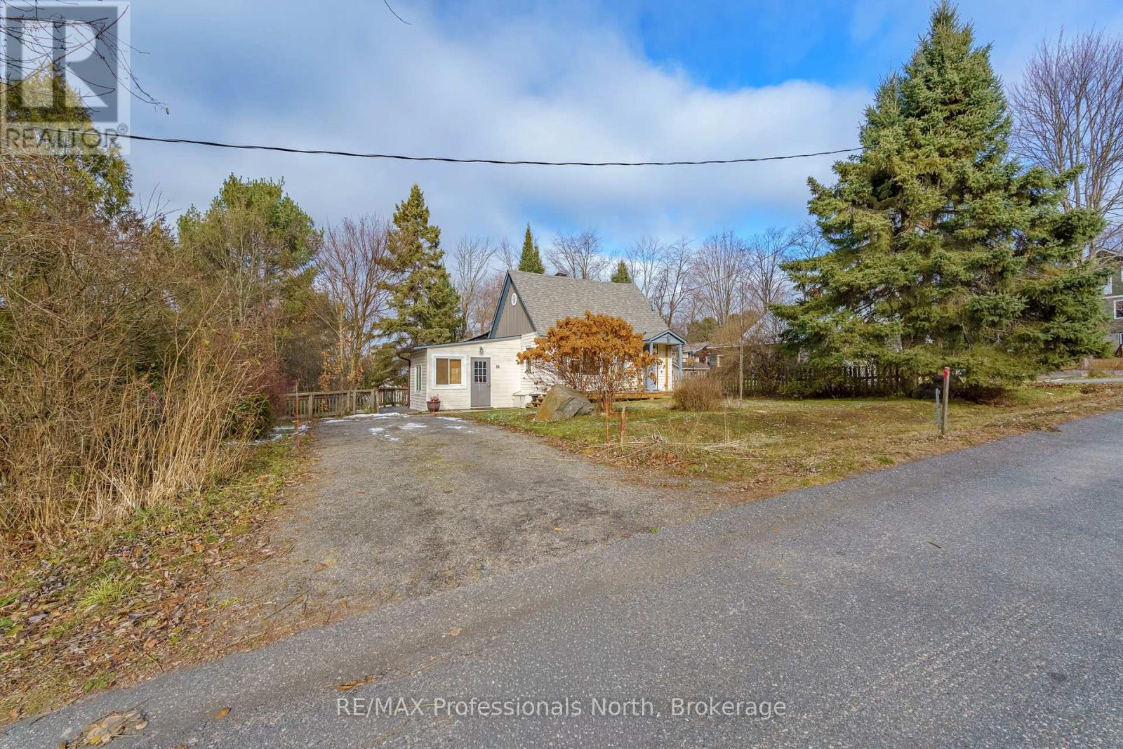 18 George Street, Huntsville, Ontario P1H 1T9 - Photo 38 - X12561118