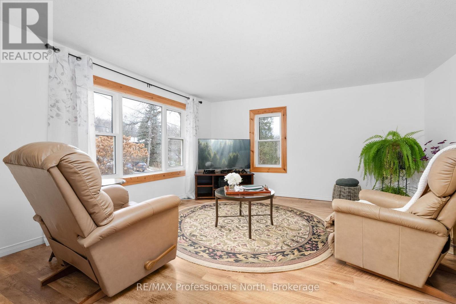 18 George Street, Huntsville, Ontario P1H 1T9 - Photo 7 - X12561118