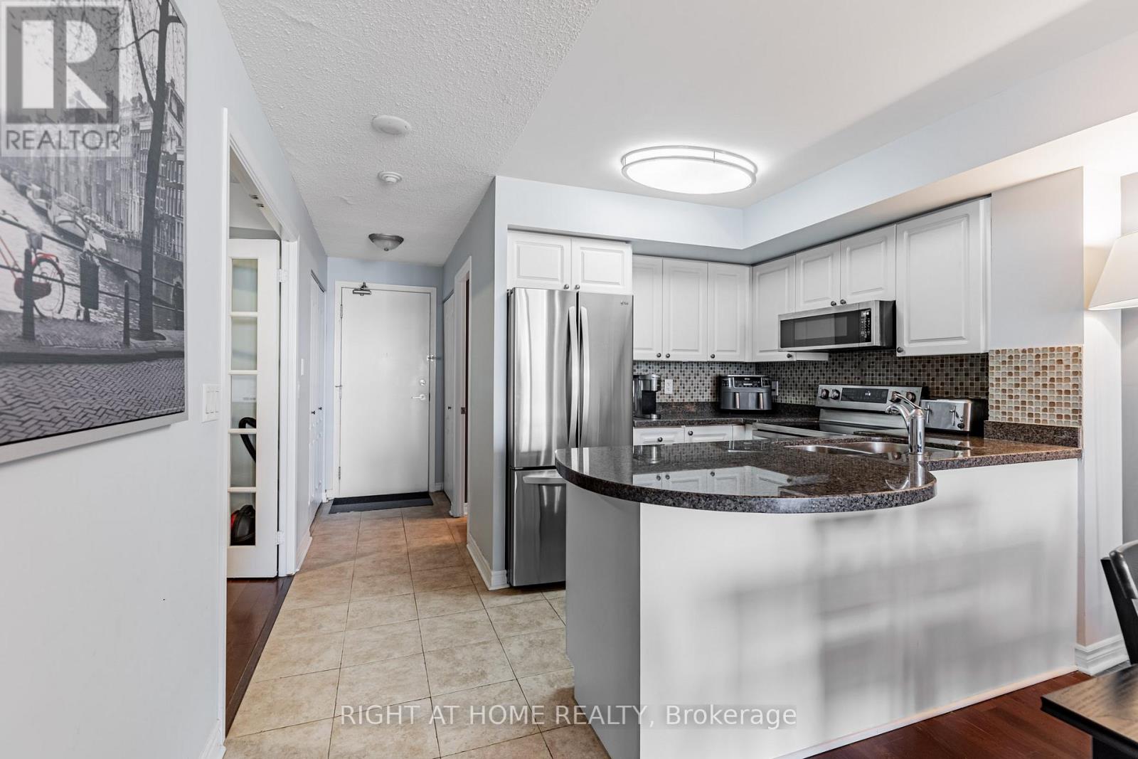 1805 - 17 Barberry Place, Toronto, Ontario M2K 3E2 - Photo 6 - C12561116