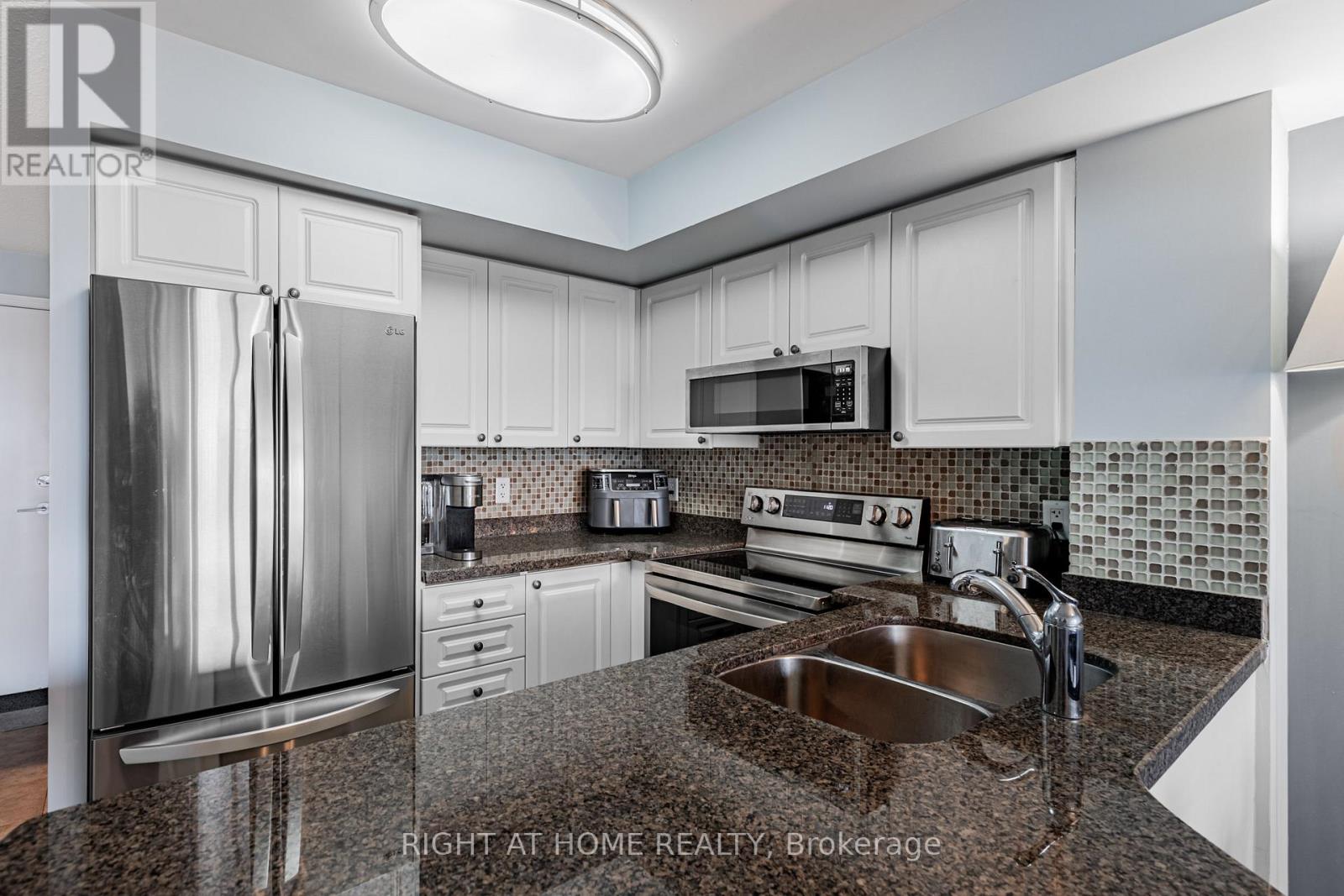 1805 - 17 Barberry Place, Toronto, Ontario M2K 3E2 - Photo 9 - C12561116