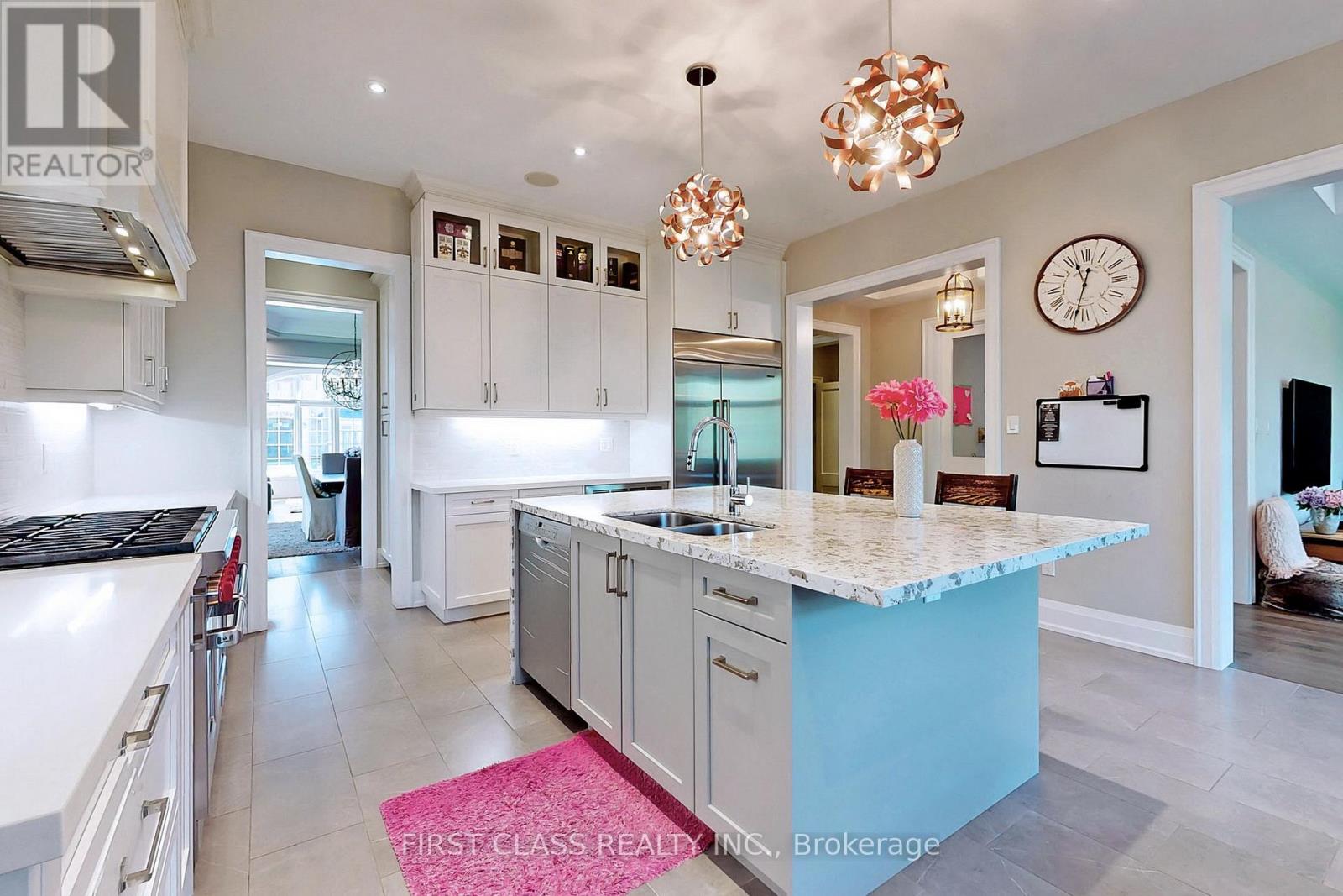 8 Heathmont Court, Richmond Hill, Ontario L4E 1C2 - Photo 10 - N12561108