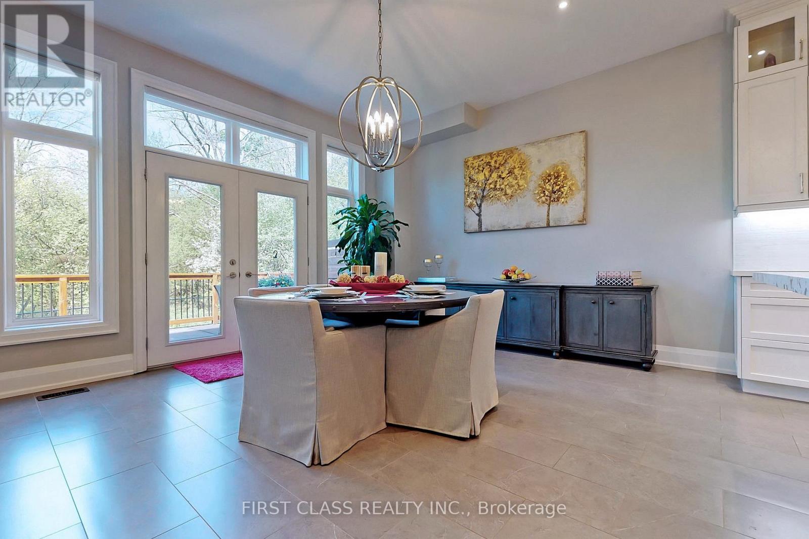 8 Heathmont Court, Richmond Hill, Ontario L4E 1C2 - Photo 12 - N12561108