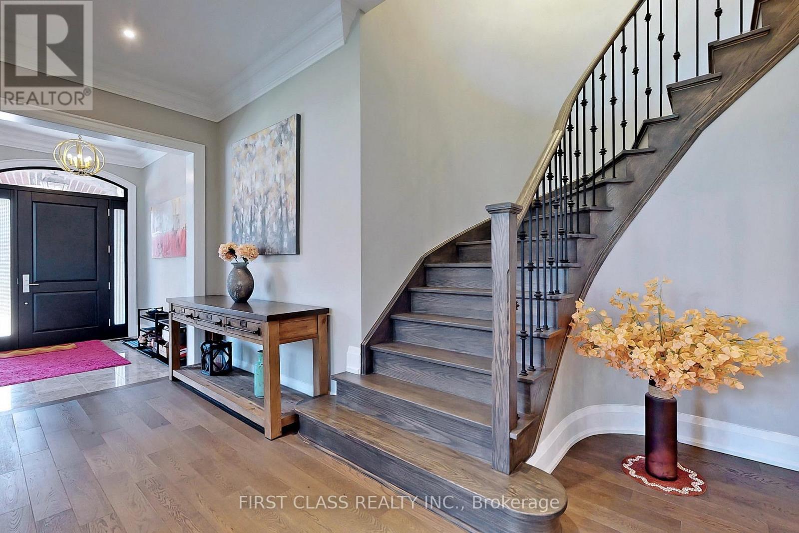 8 Heathmont Court, Richmond Hill, Ontario L4E 1C2 - Photo 17 - N12561108