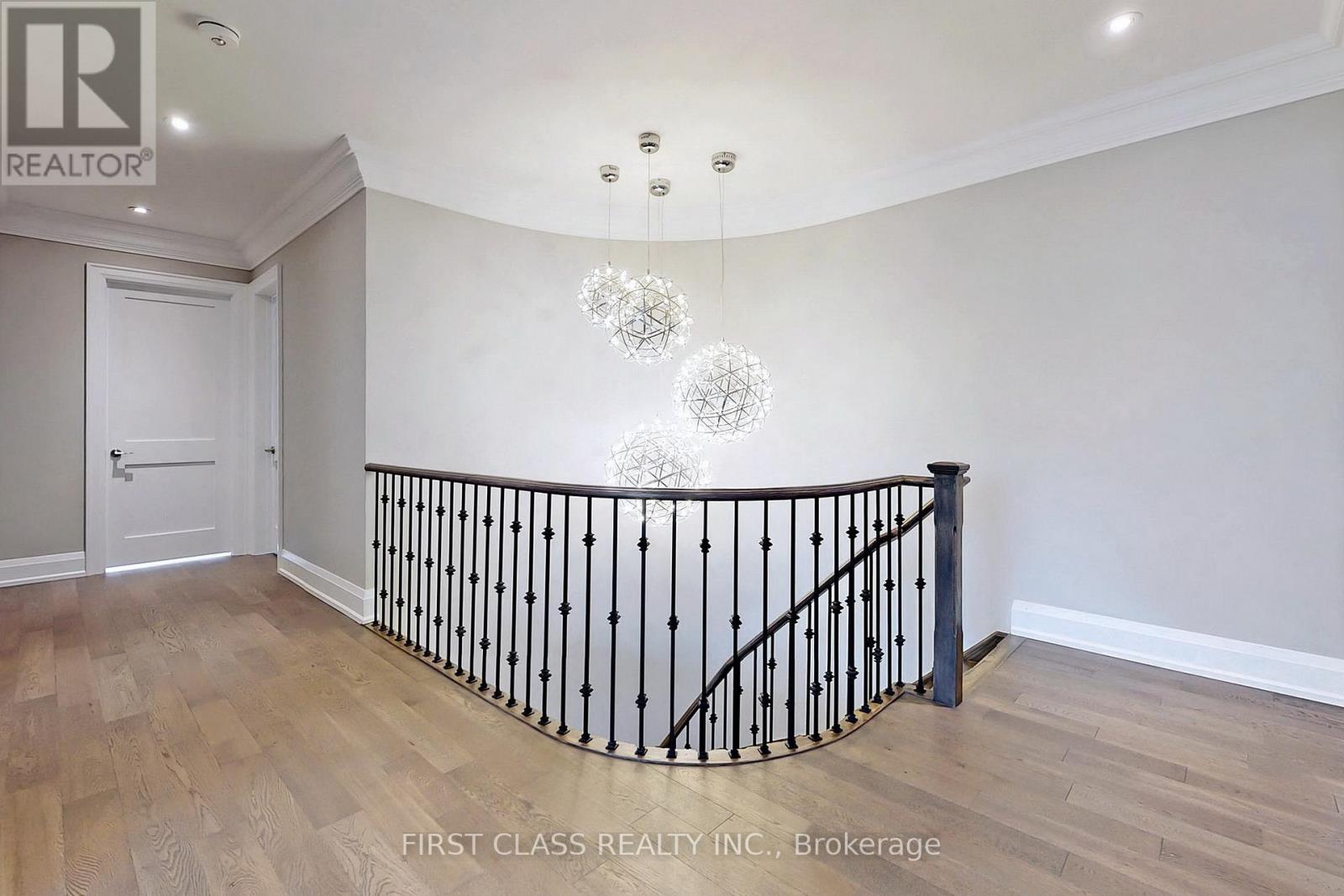 8 Heathmont Court, Richmond Hill, Ontario L4E 1C2 - Photo 18 - N12561108