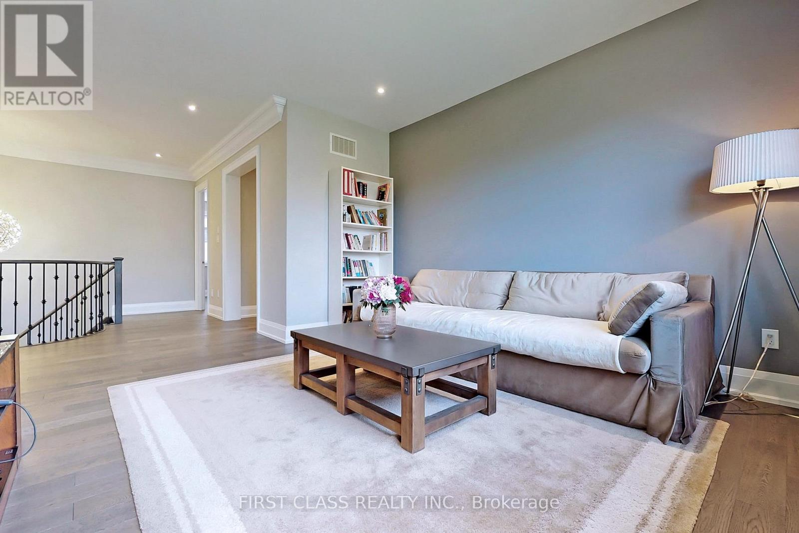 8 Heathmont Court, Richmond Hill, Ontario L4E 1C2 - Photo 24 - N12561108